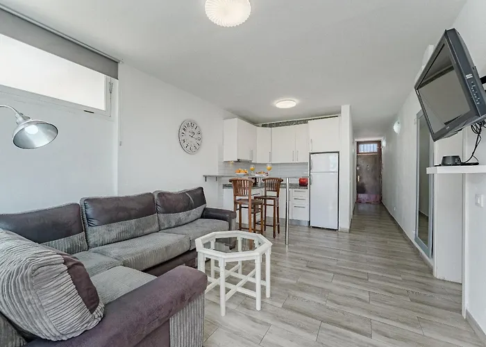 Apartment Primavera Tranquil Retreat 2-bedroom With Balcony, Garden View & Fiber Wifi *