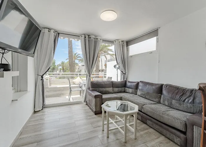 Primavera Tranquil Retreat 2-bedroom With Balcony, Garden View & Fiber Wifi * Arona (Tenerife)