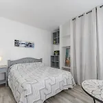 Primavera Tranquil Retreat 2-bedroom With Balcony, Garden View & Fiber Wifi Arona (Tenerife)