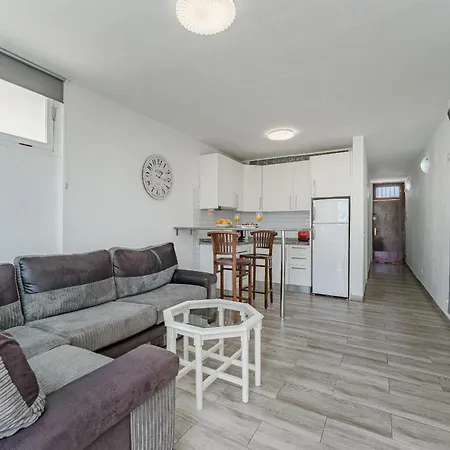 Daire Primavera Tranquil Retreat 2-bedroom With Balcony, Garden View & Fiber Wifi *