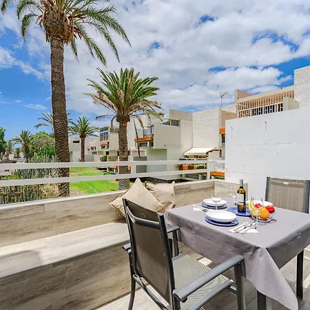 公寓 Primavera Tranquil Retreat 2-bedroom With Balcony, Garden View & Fiber Wifi 阿罗纳