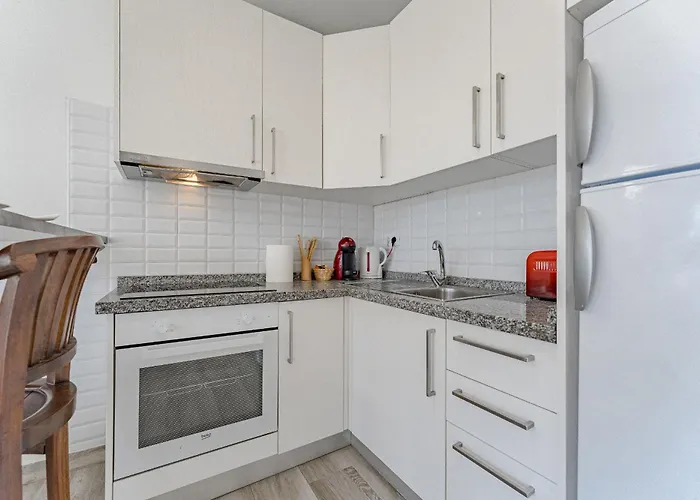 Daire Primavera Tranquil Retreat 2-bedroom With Balcony, Garden View & Fiber Wifi Arona (Tenerife)