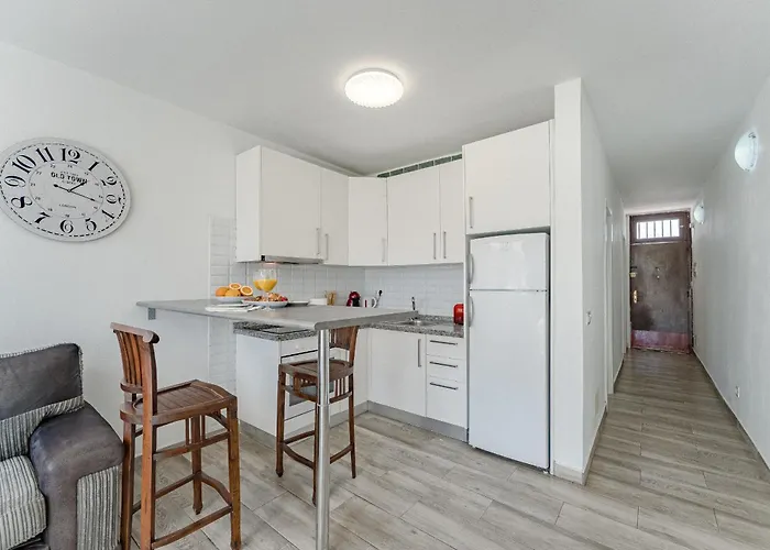 Primavera Tranquil Retreat 2-bedroom With Balcony, Garden View & Fiber Wifi 公寓 阿罗纳