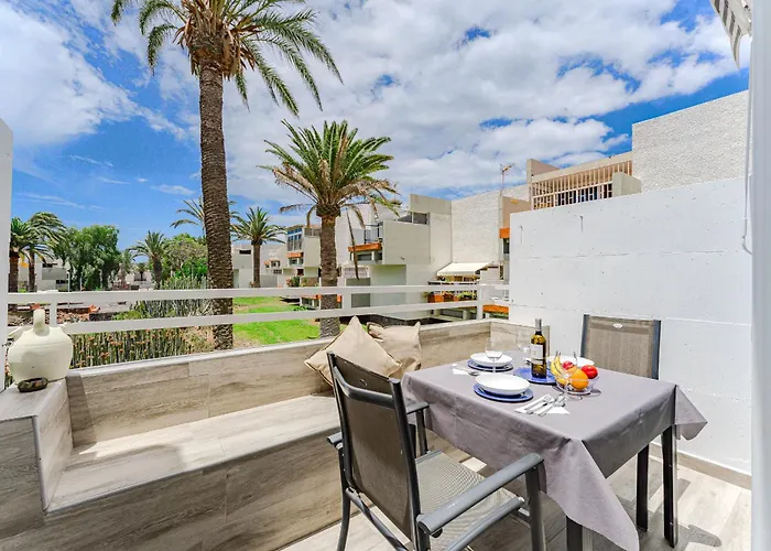 Daire Primavera Tranquil Retreat 2-bedroom With Balcony, Garden View & Fiber Wifi Arona (Tenerife)