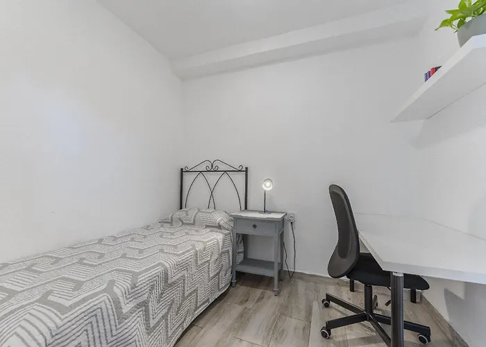Primavera Tranquil Retreat 2-bedroom With Balcony, Garden View & Fiber Wifi * Arona (Tenerife)