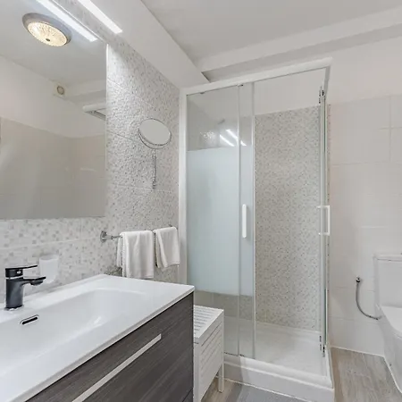 Primavera Tranquil Retreat 2-bedroom With Balcony, Garden View & Fiber Wifi Lejlighed